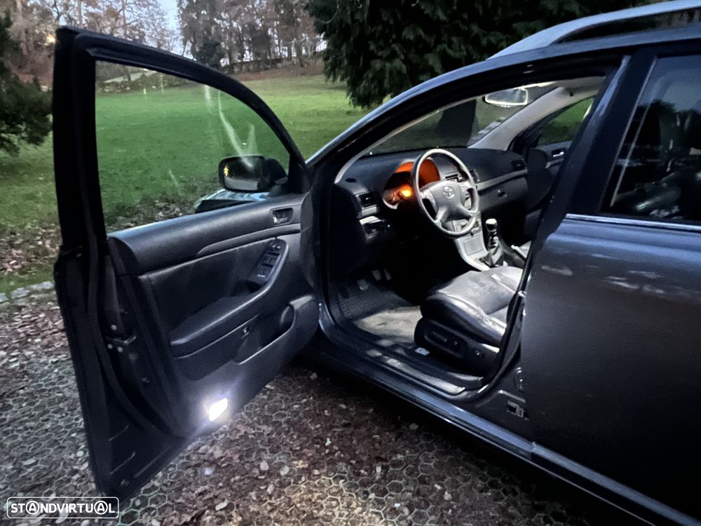 Toyota Avensis SW 2.2 D-4D - 11