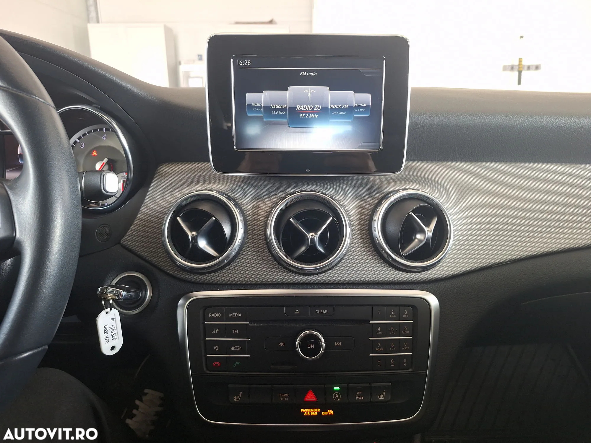 Mercedes-Benz GLA - 15