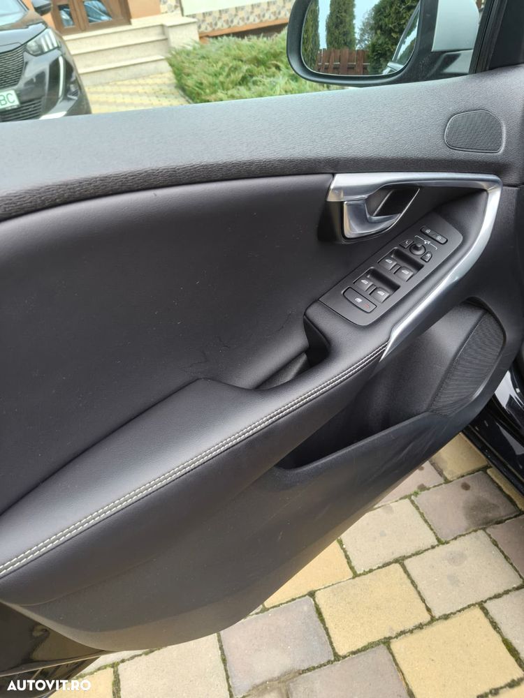 Volvo V40 T3 Geartronic RDesign - 15