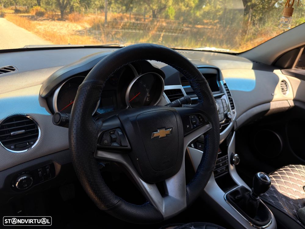Chevrolet Cruze 1.6 LS - 17