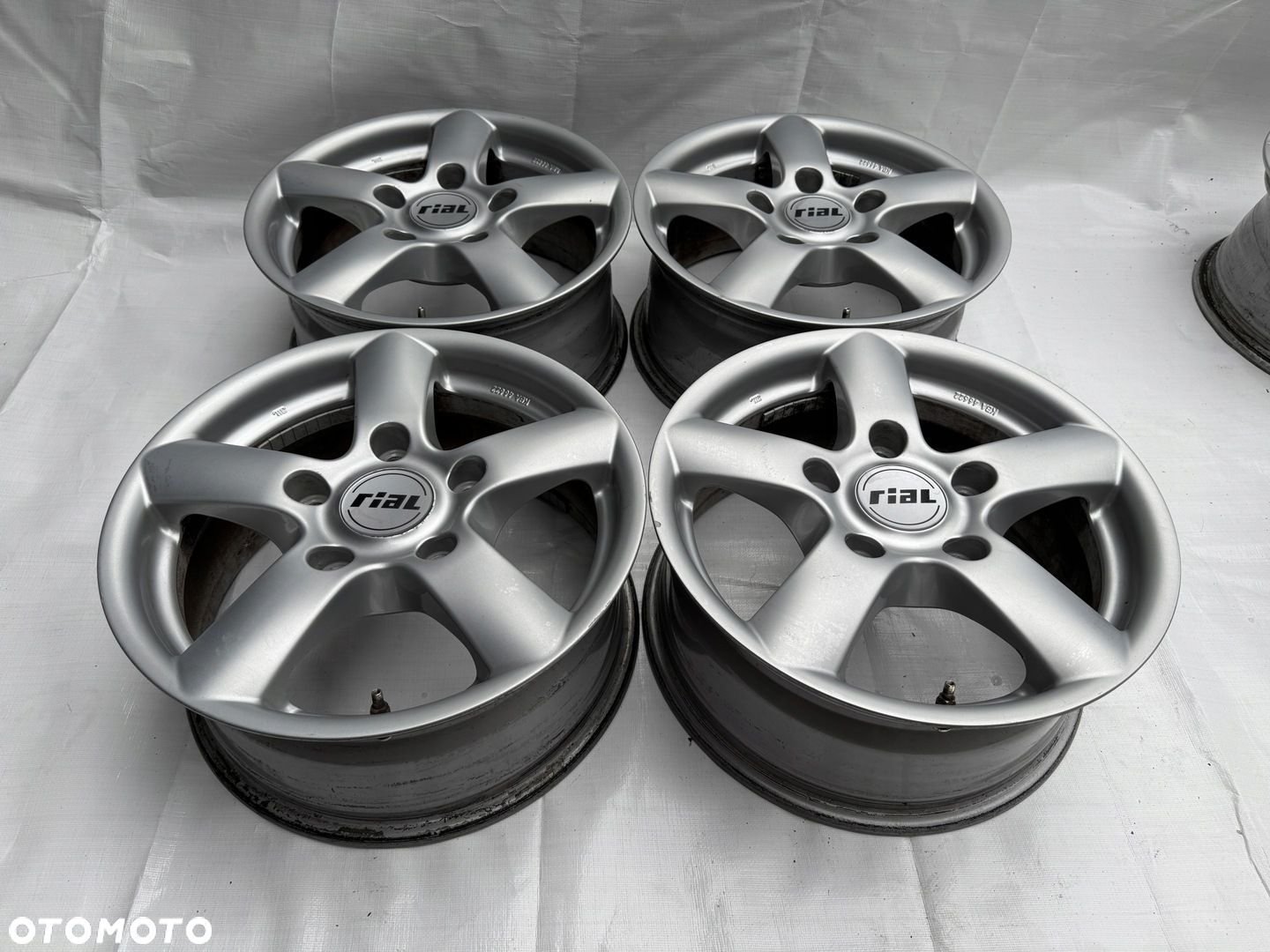 Felgi Rial 5x139,7 16" 7J ET45 565 - 2