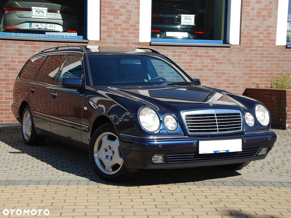 Mercedes-Benz Klasa E 320 T 4-Matic Avantgarde - 23