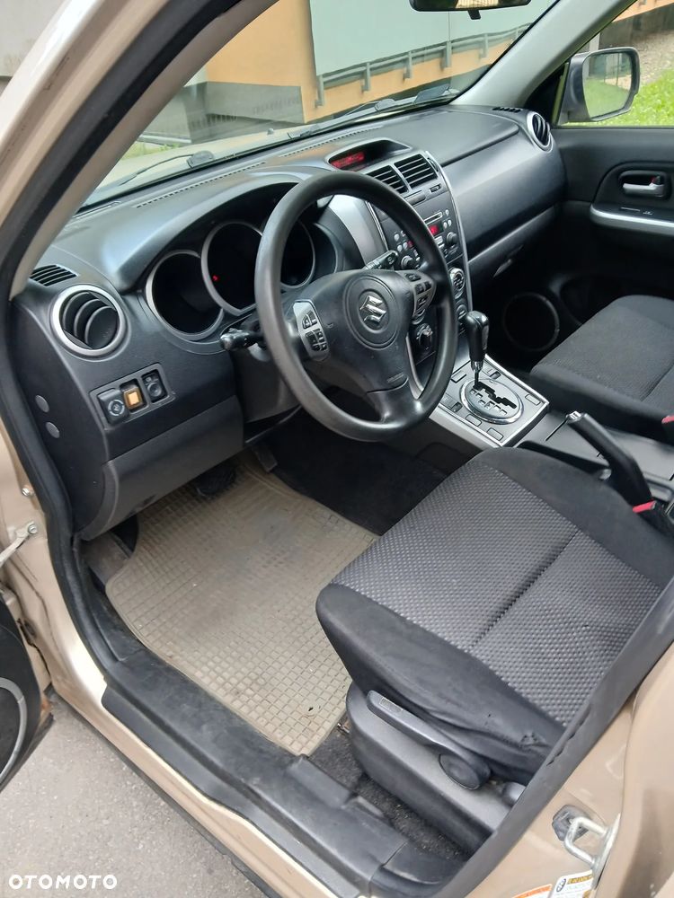 Suzuki Grand Vitara 2.7 V6 - 7