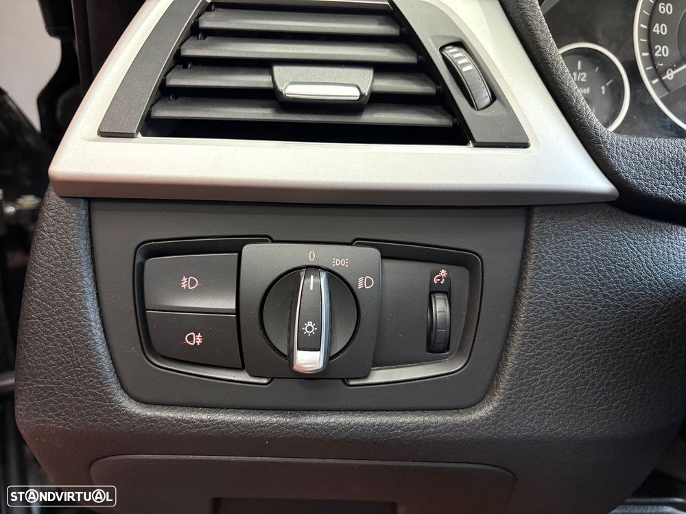 BMW 320 d Aut. Sport Line - 42