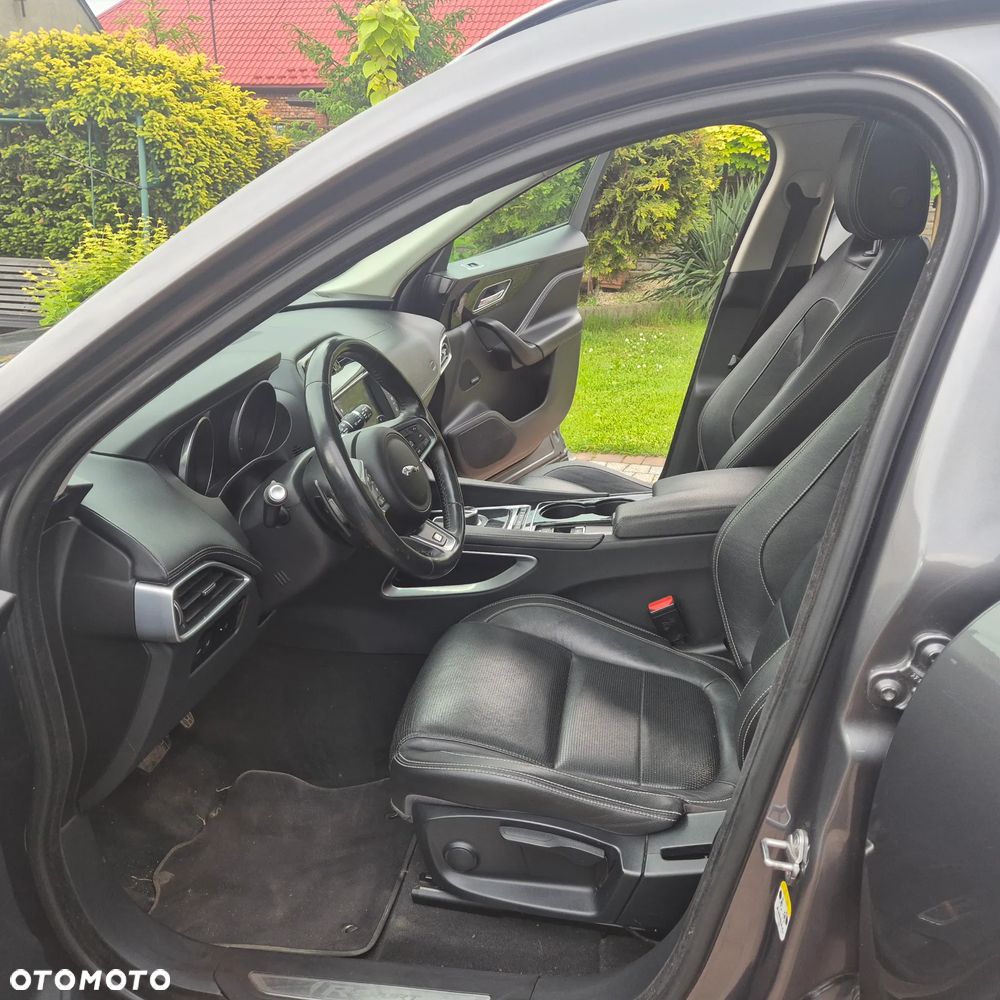 Jaguar F-Pace 20d AWD R-Sport - 11