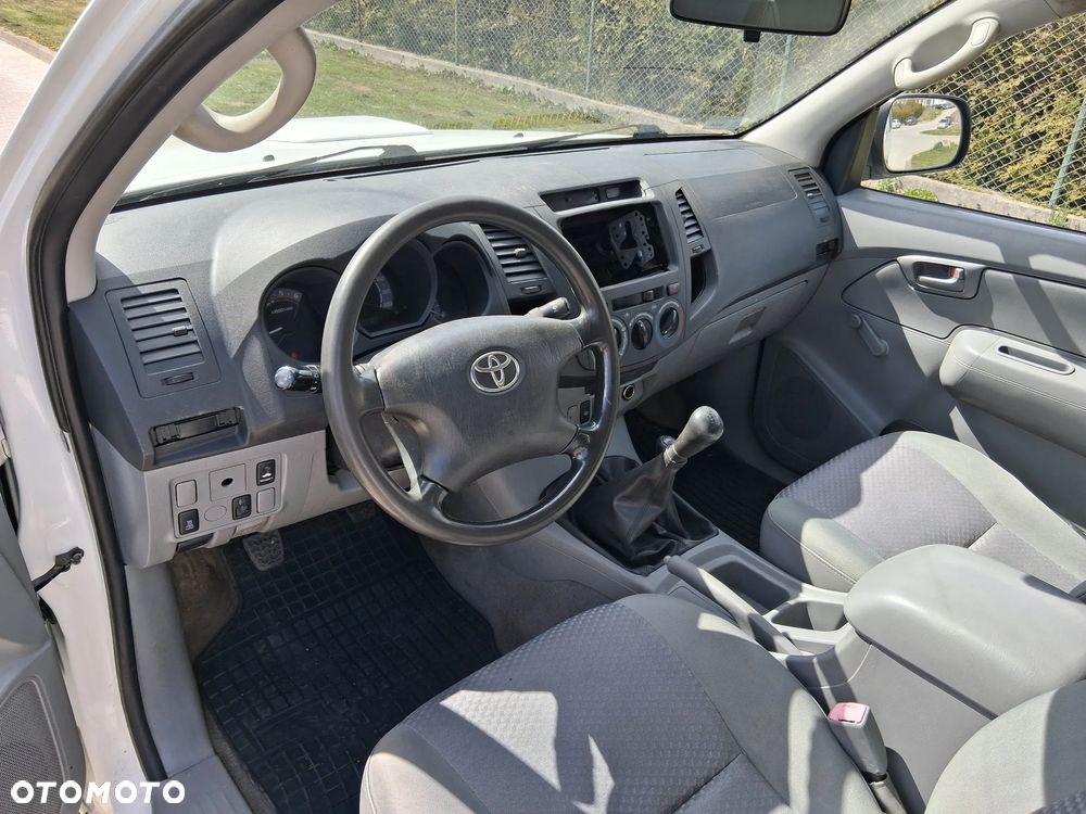 Toyota Hilux 2.5 D-4D DLX - 7