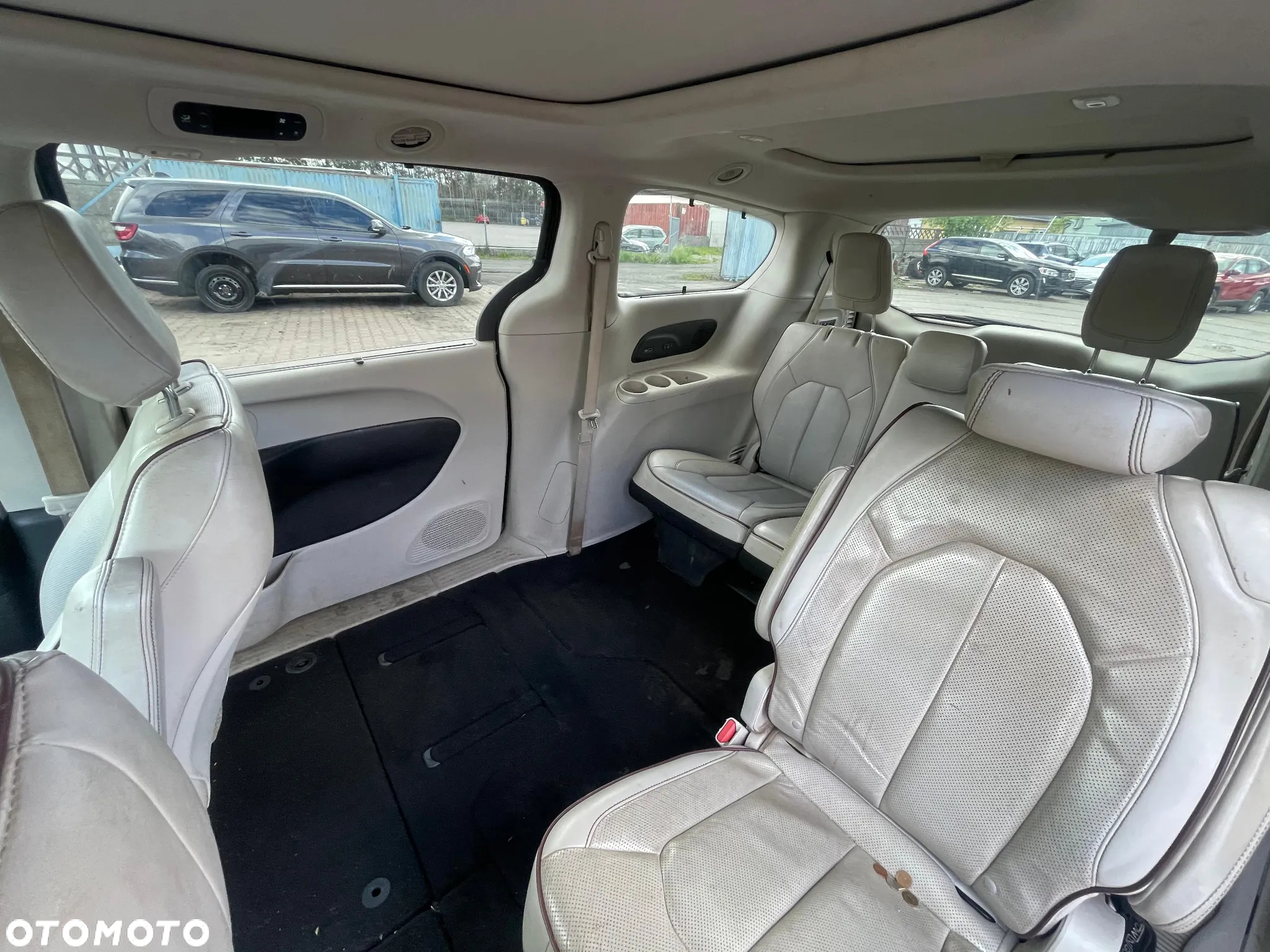 Chrysler Pacifica - 11