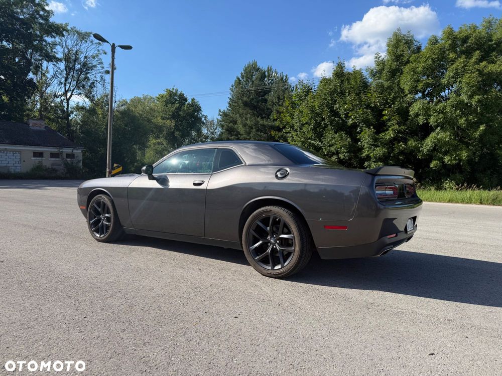 Dodge Challenger - 5