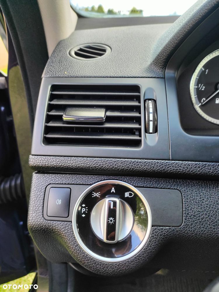 Mercedes-Benz Klasa C 200 CDI DPF (BlueEFFICIENCY) Avantgarde - 30