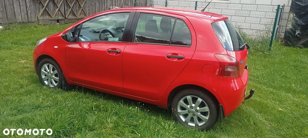 Toyota Yaris 1.3 Luna Premium - 4