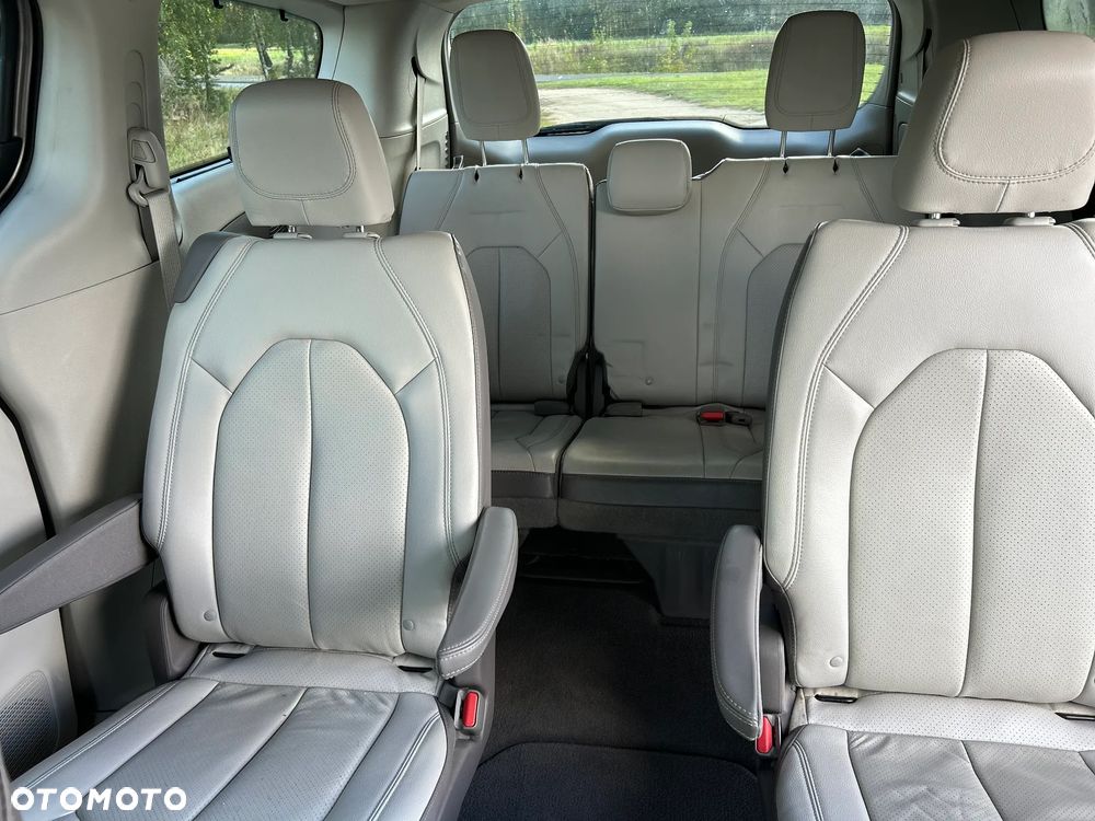 Chrysler Pacifica - 33
