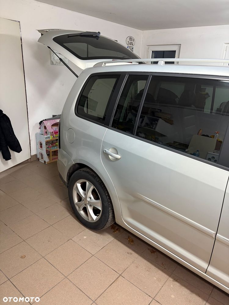 Volkswagen Touran 2.0 TDI DPF Highline - 32