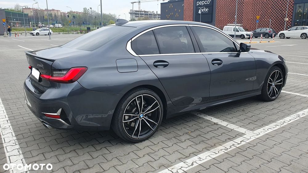 BMW Seria 3 330i xDrive Luxury Line sport - 9