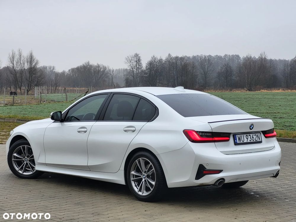 BMW Seria 3 318d Sport Line - 16
