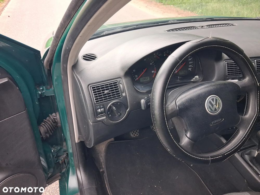 Volkswagen Golf - 6
