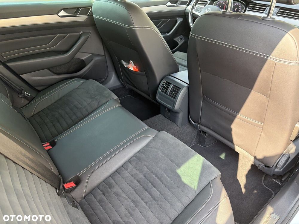 Volkswagen Passat - 32