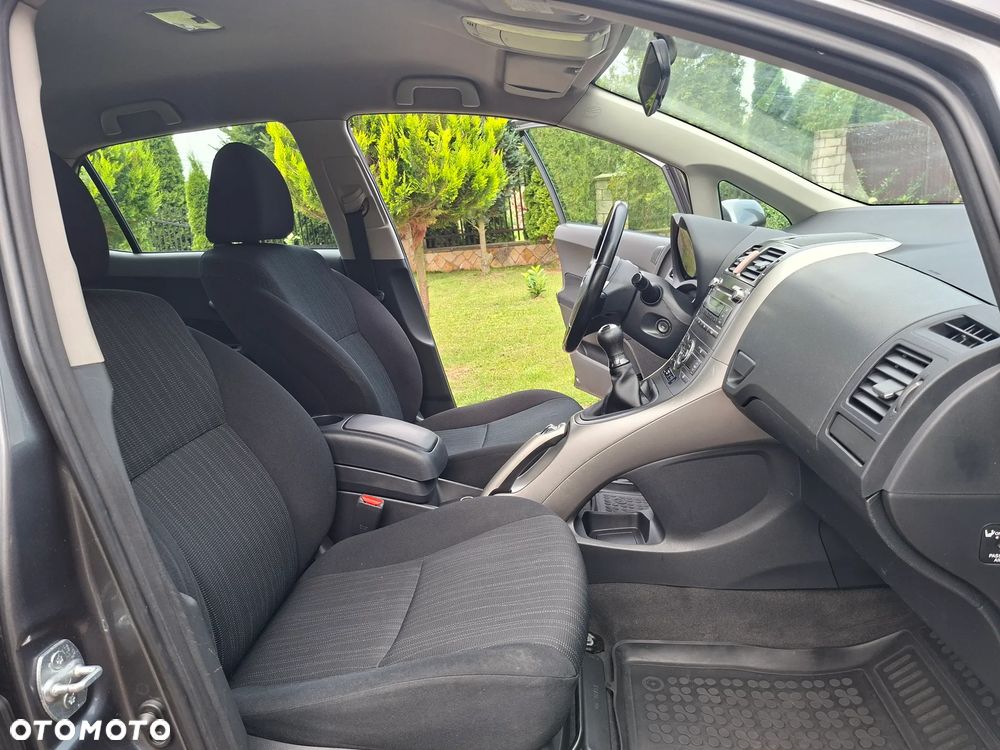 Toyota Auris 1.4 D-4D Terra - 14
