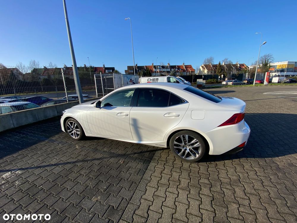 Lexus IS 300h Elegance - 9