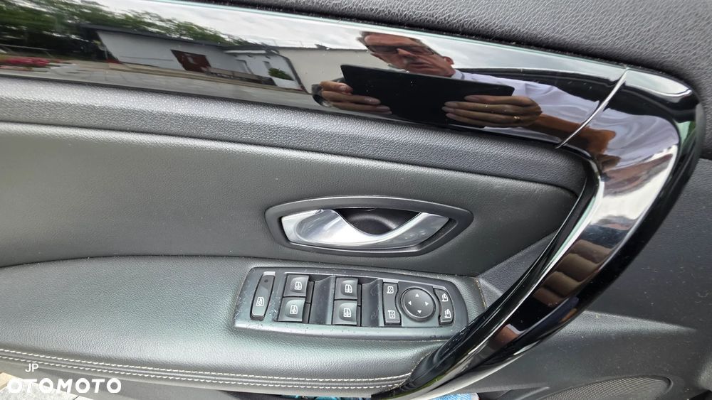 Renault Laguna dCi 110 FAP Bose Edition - 8
