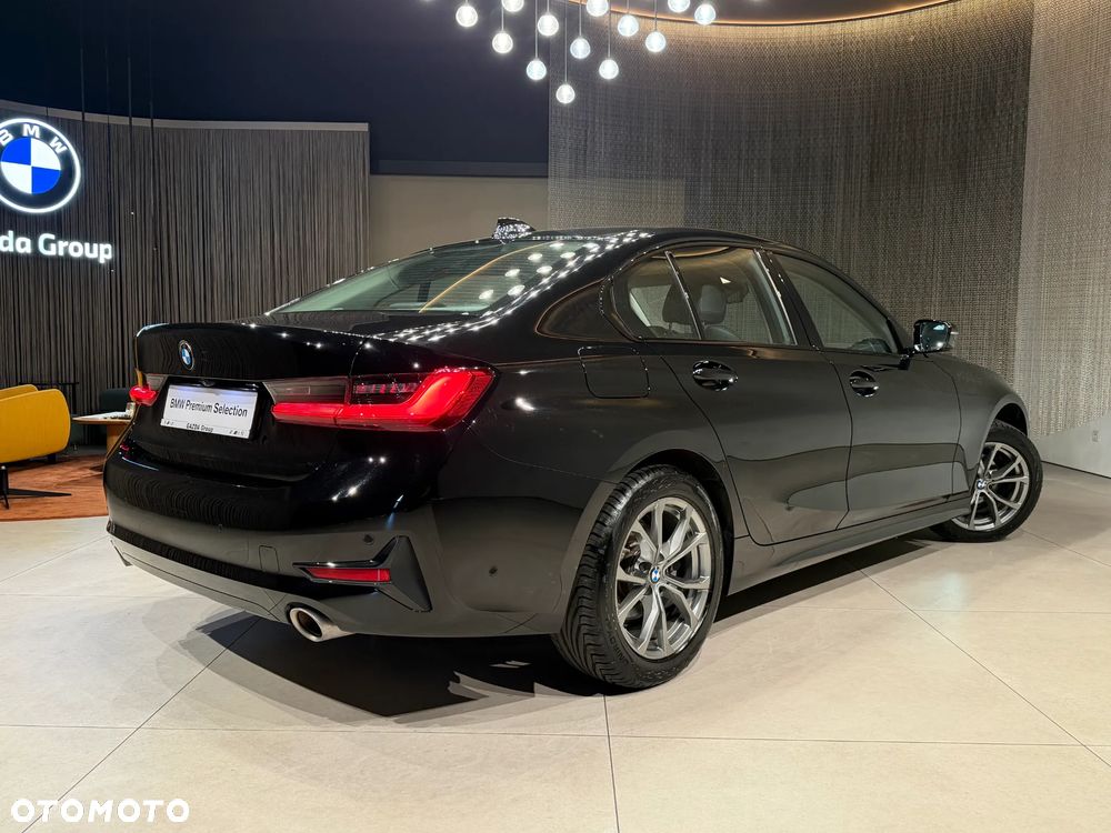 BMW Seria 3 318i - 5