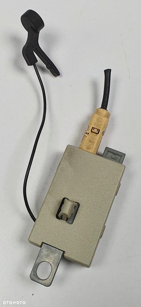 WZMACNIACZ ANTENY VOLVO C30 30732030 - 2