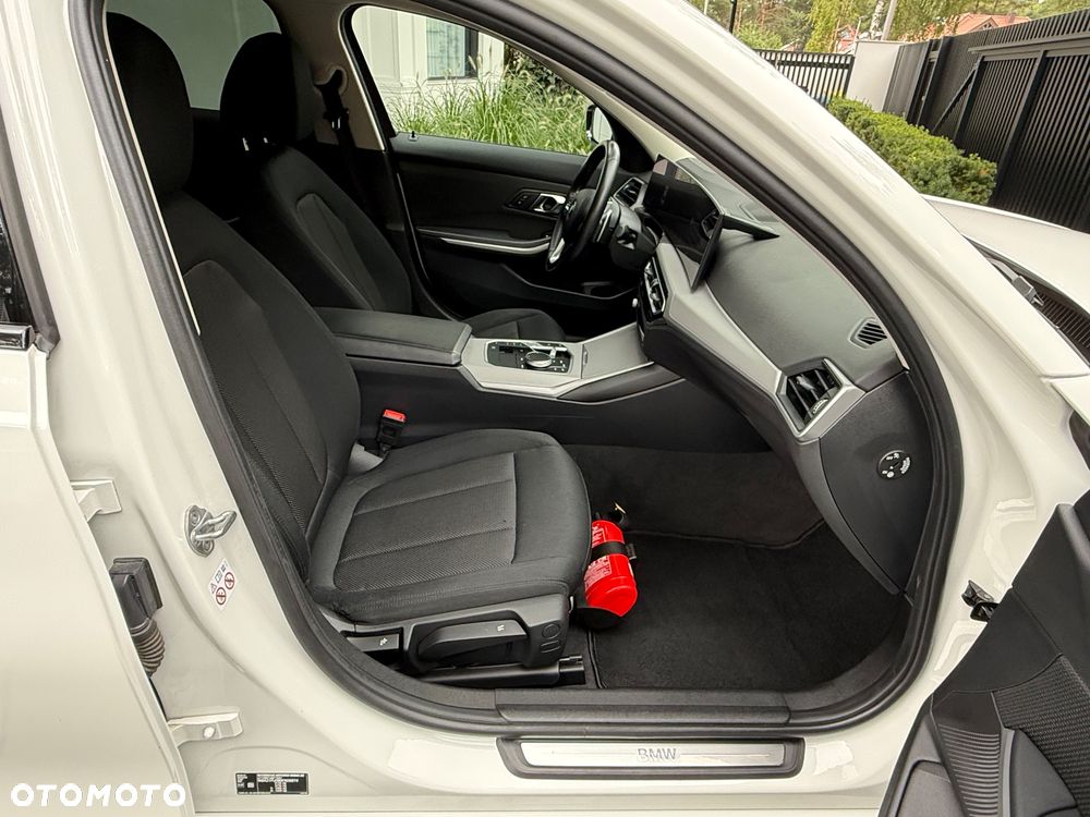 BMW Seria 3 318d - 18