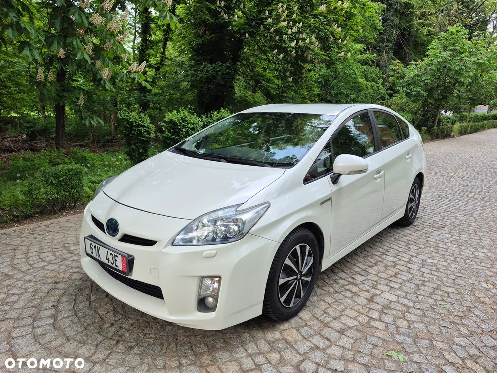 Toyota Prius (Hybrid) Executive - 3