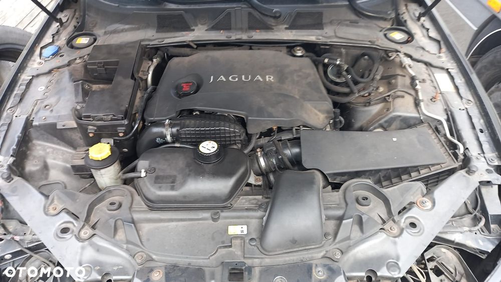 Jaguar XF - 11