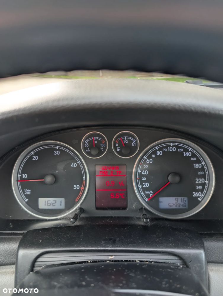 Volkswagen Passat - 12