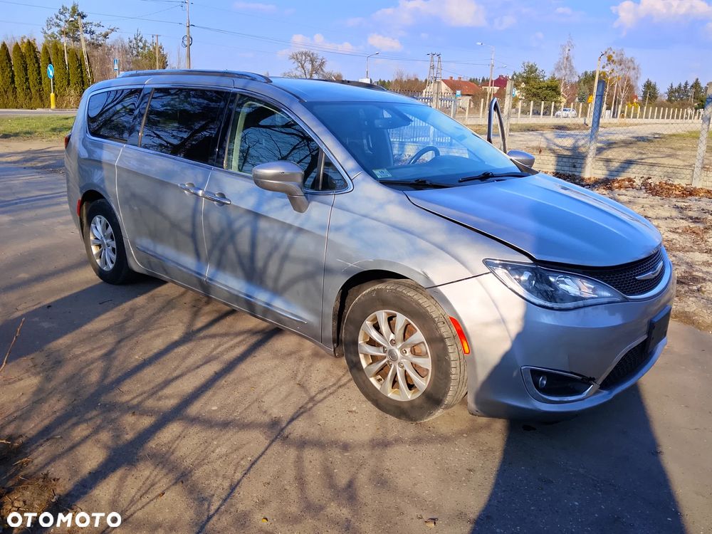 Chrysler Pacifica - 1