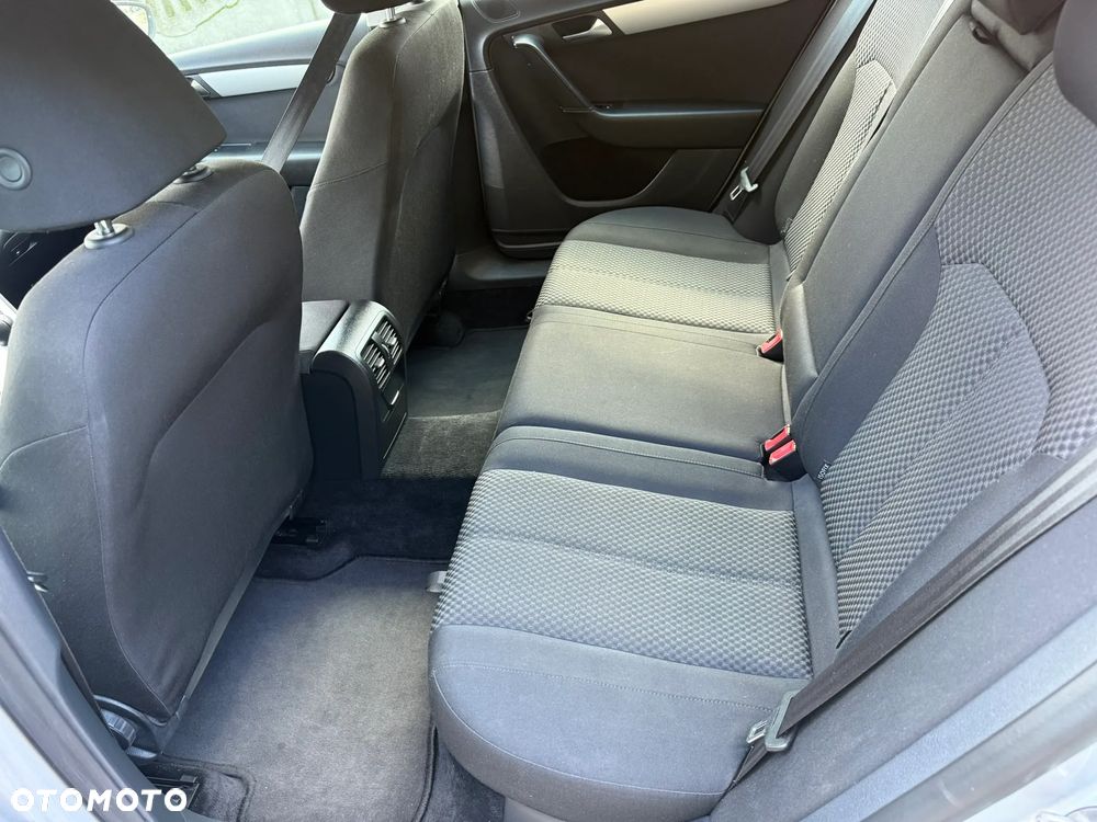 Volkswagen Passat Variant 1.6 TDI BlueMotion - 10
