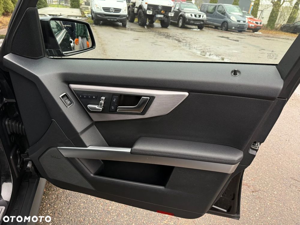 Mercedes-Benz GLK 350 CDI DPF 4Matic 7G-TRONIC SPORT EDITION - 26