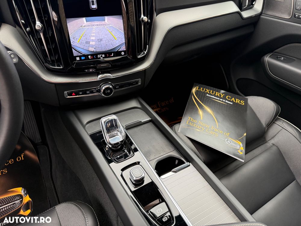 Volvo XC 60 B4 MHEV AT AWD Ultimate Dark - 28