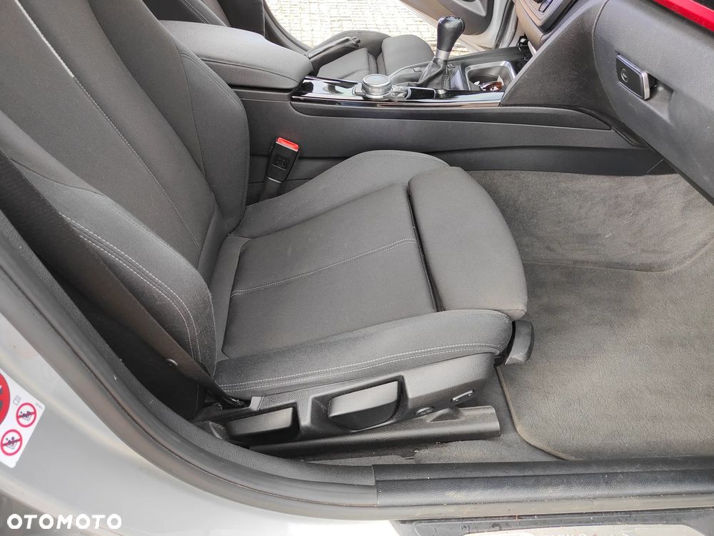 BMW Seria 3 320d DPF Edition Sport - 16