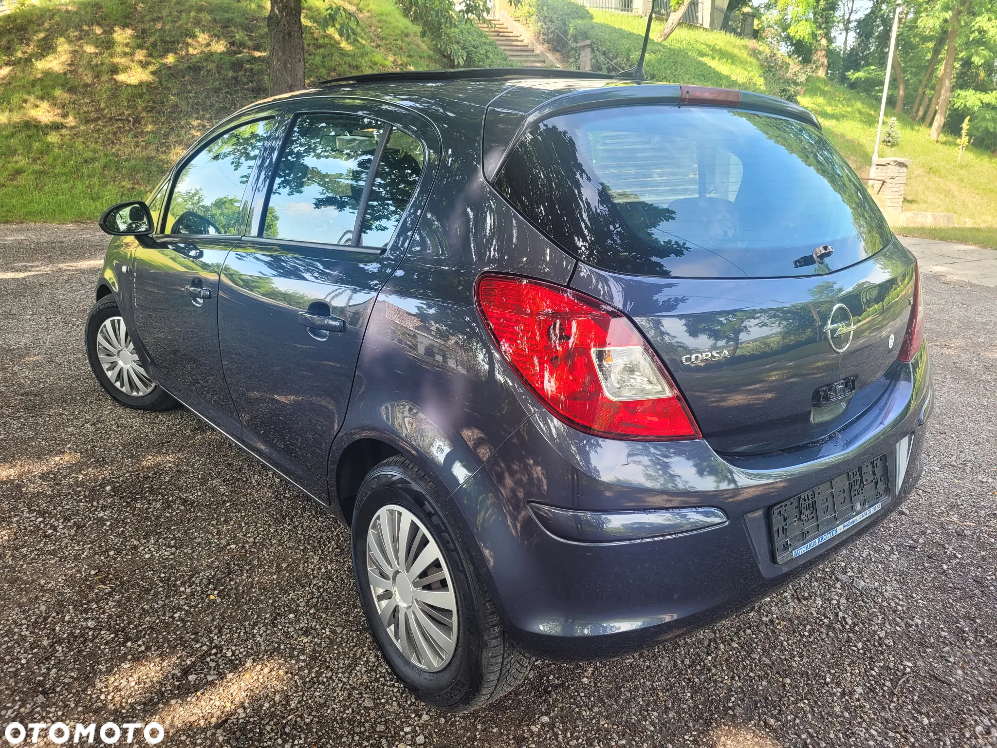 Opel Corsa 1.2 16V Cosmo - 2