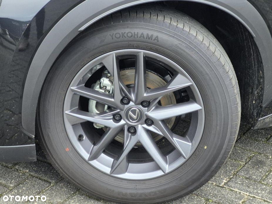 Lexus LBX - 8