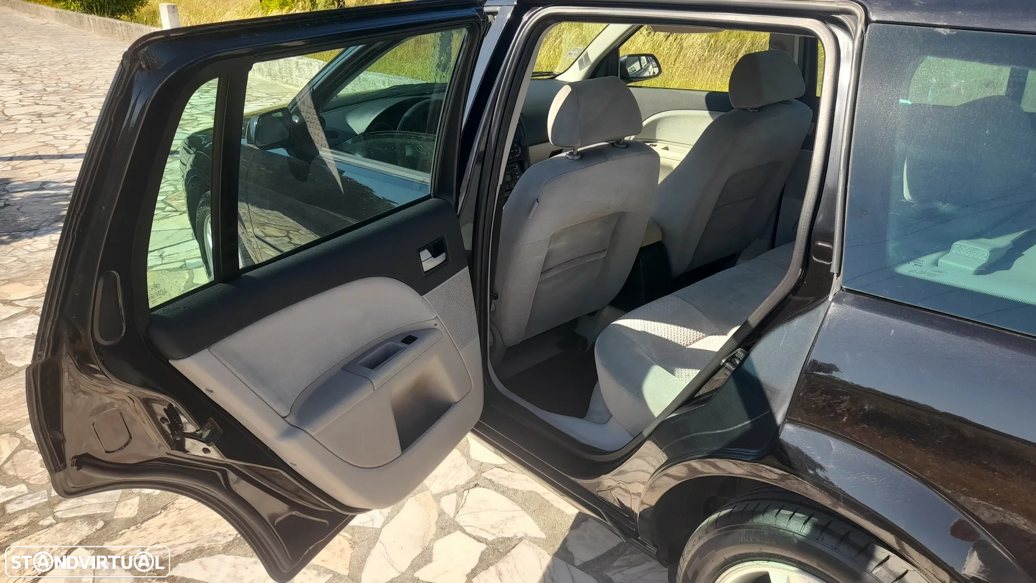 Ford Mondeo SW 2.0 TDdi Ghia - 25