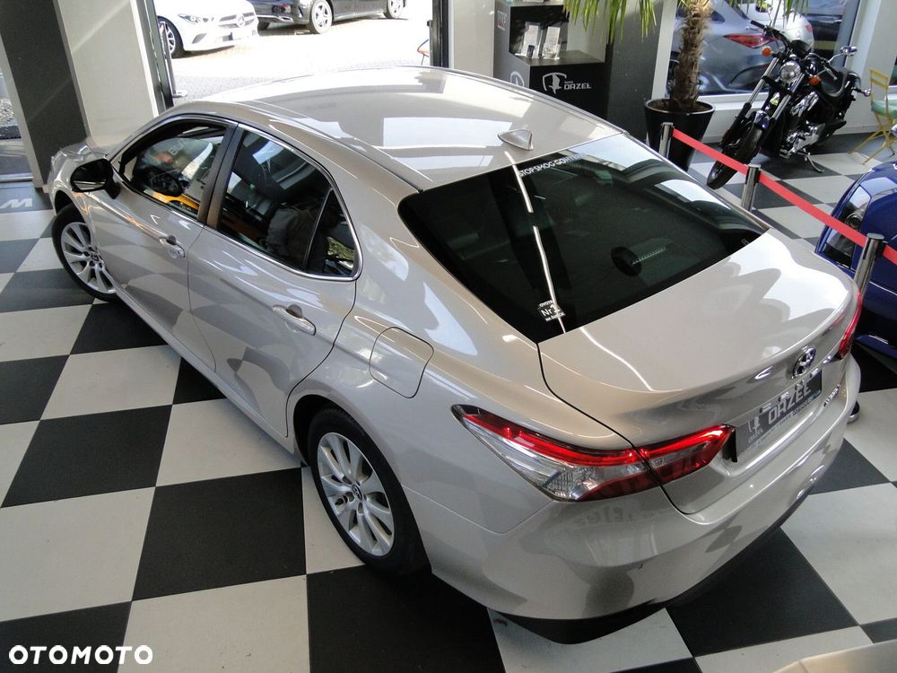 Toyota Camry - 10