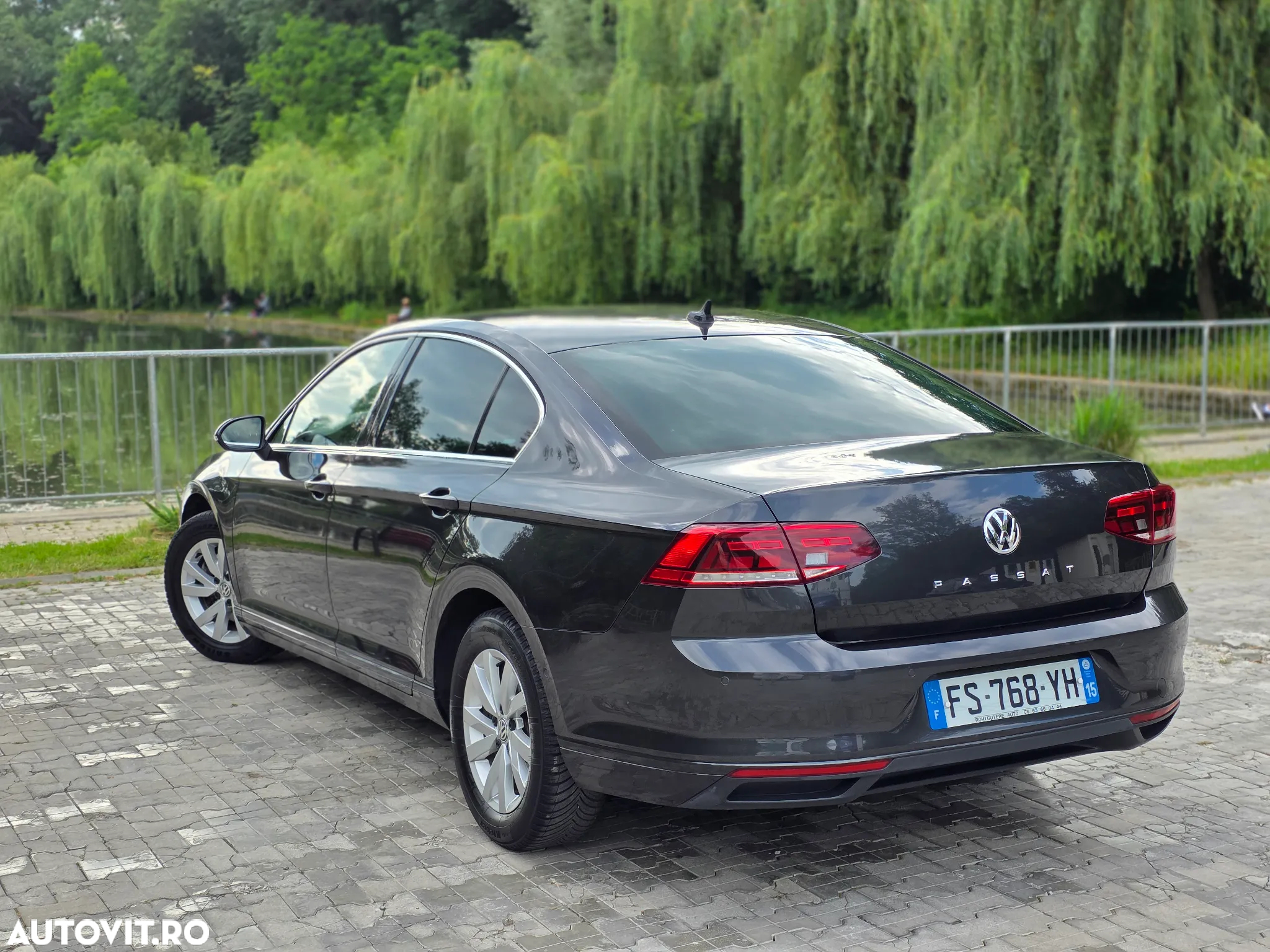 Volkswagen Passat - 4