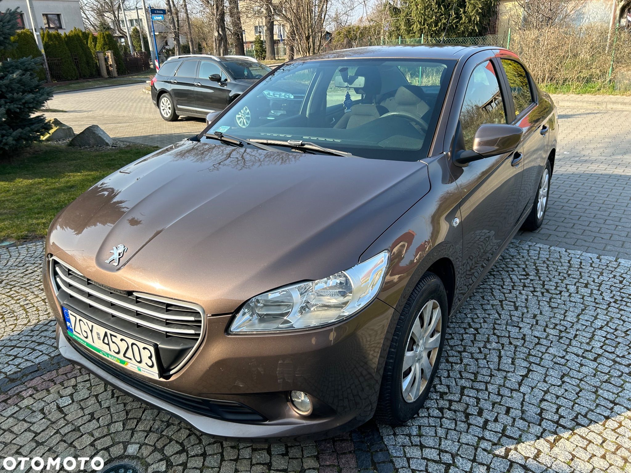 Peugeot 301 1.2 Pure Tech Active - 1