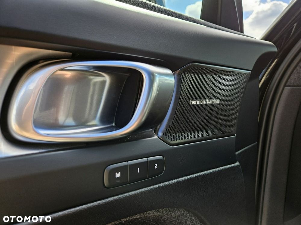 Volvo XC 40 B3 B DKG Ultra Black Edition - 22