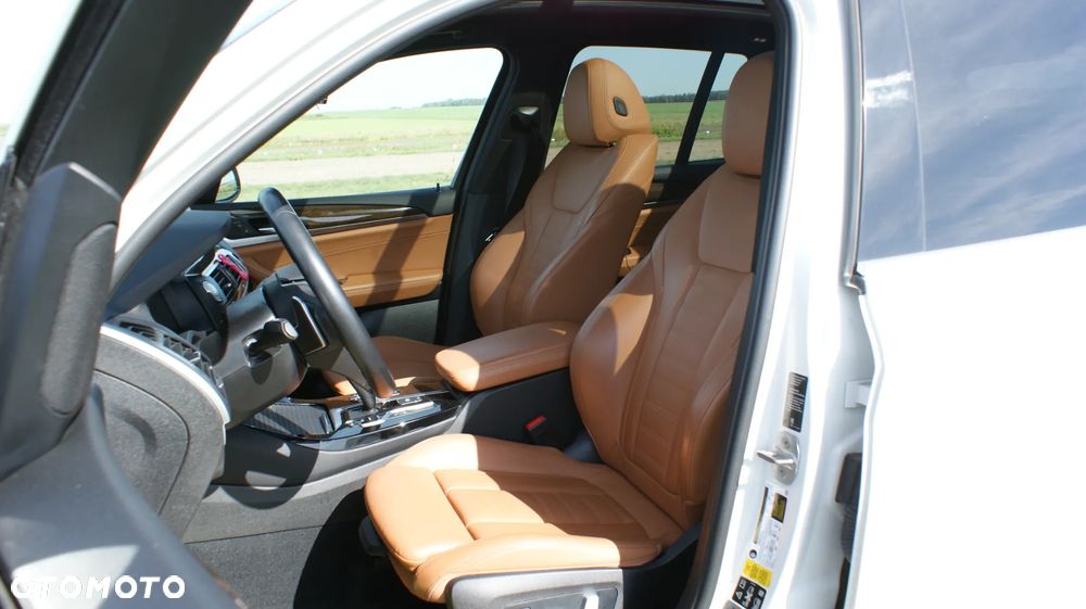 BMW X3 xDrive30i Luxury Line - 23