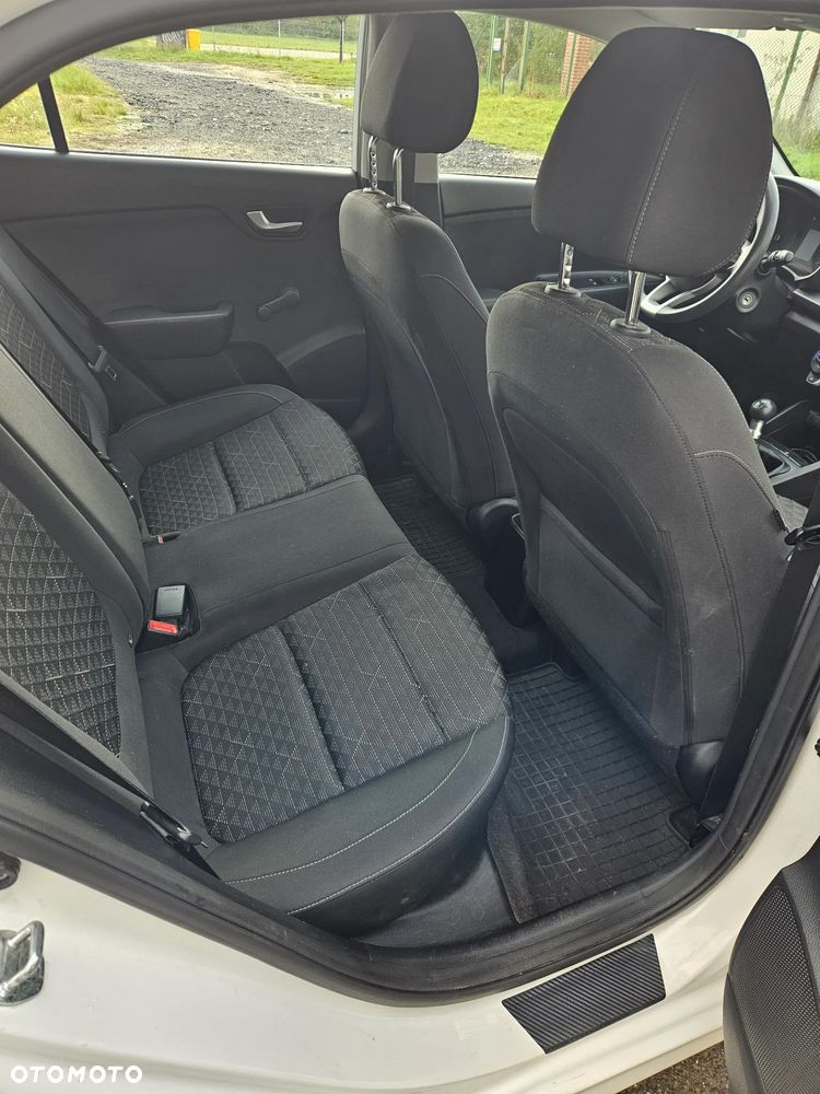 Kia Rio - 23