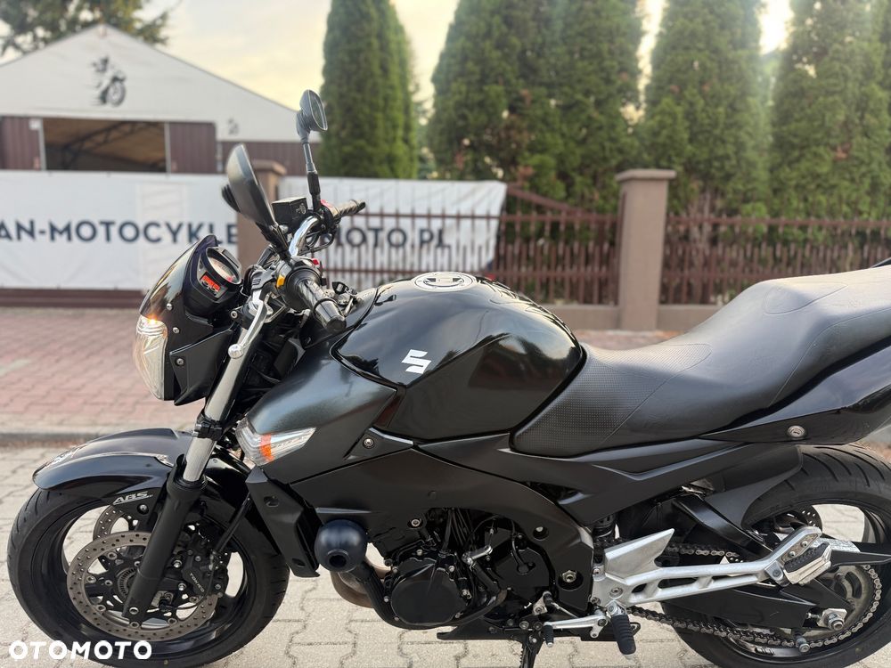 Suzuki GSR - 22