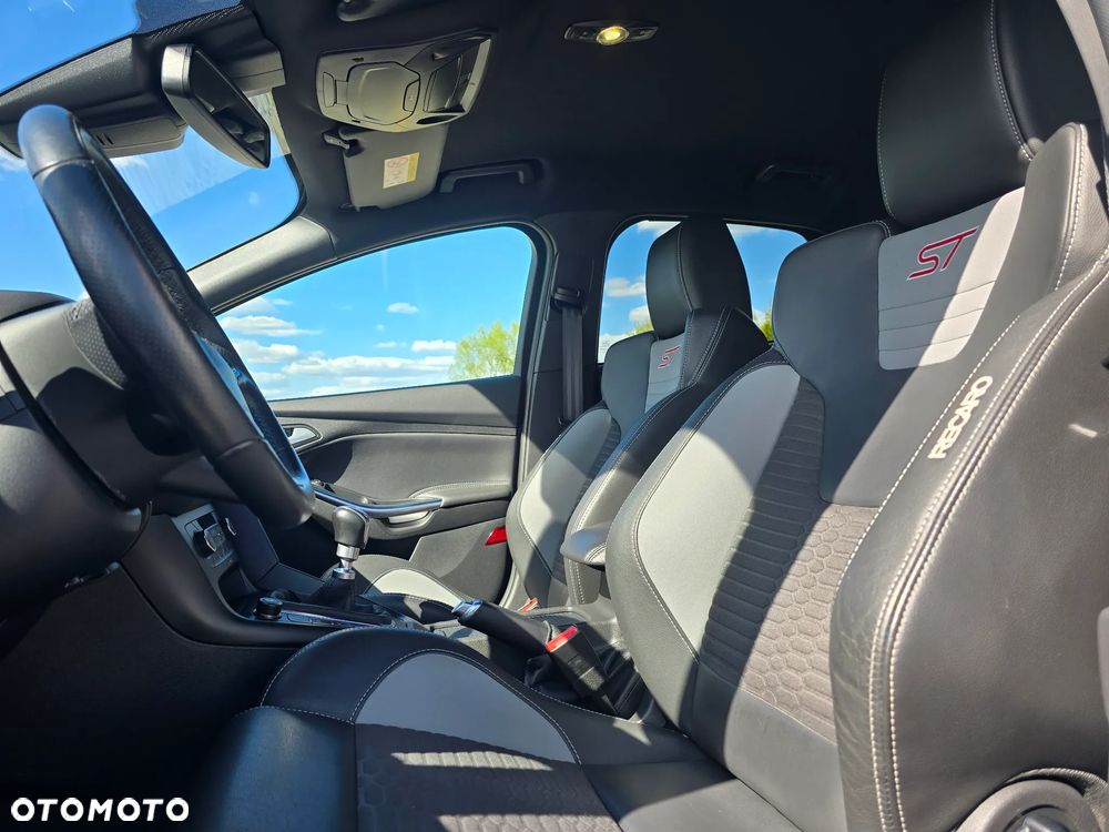 Ford Focus 2.0 EcoBoost ST mit Leder-Exclusiv-Paket - 24