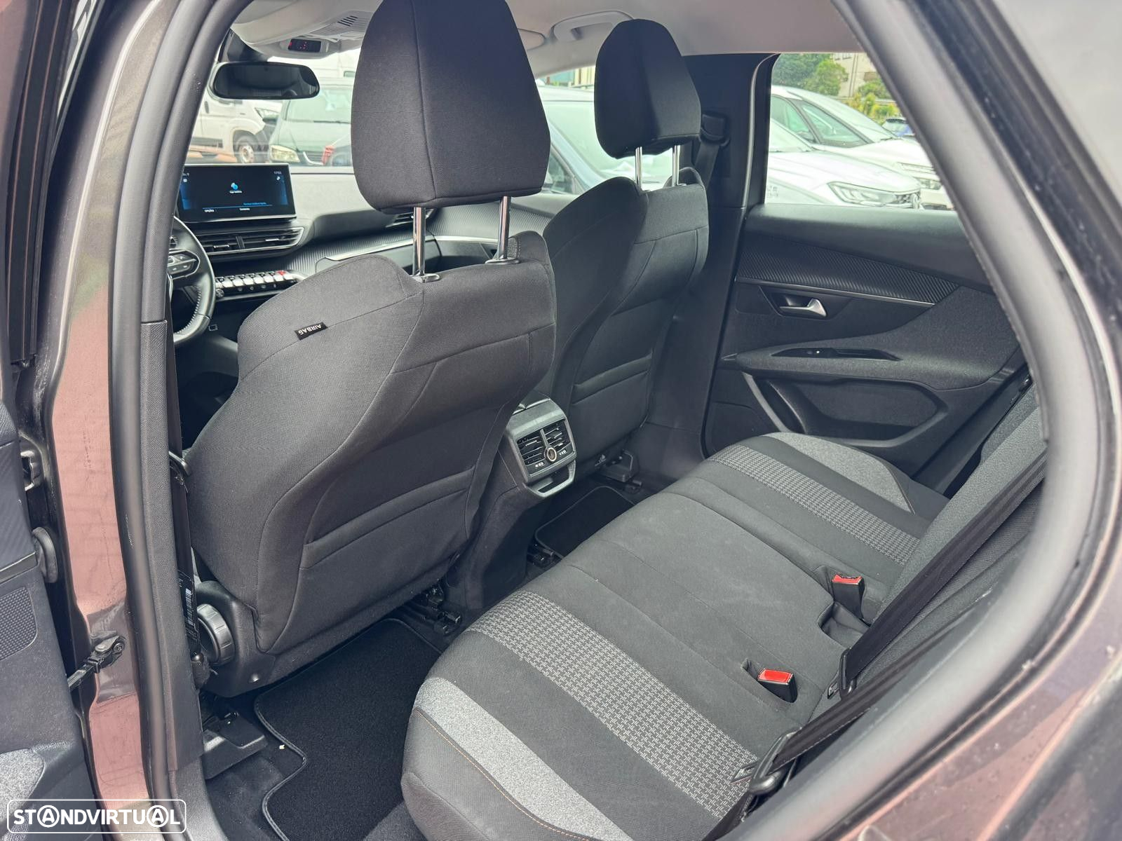 Peugeot 3008 1.5 BlueHDi Active Pack EAT8 - 32