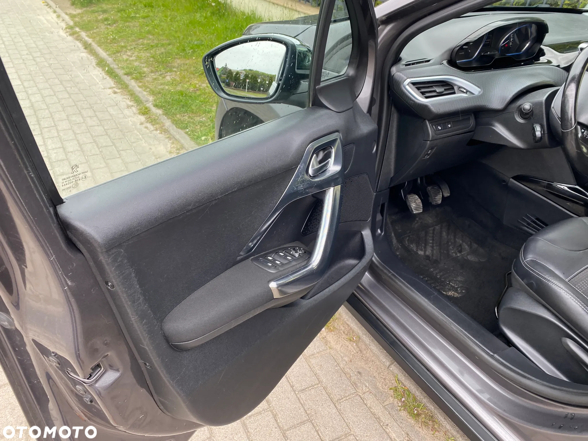Peugeot 2008 1.2 Pure Tech Allure S&S - 15