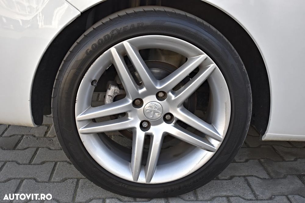 Peugeot 308 1.6 HDI FAP Premium - 27