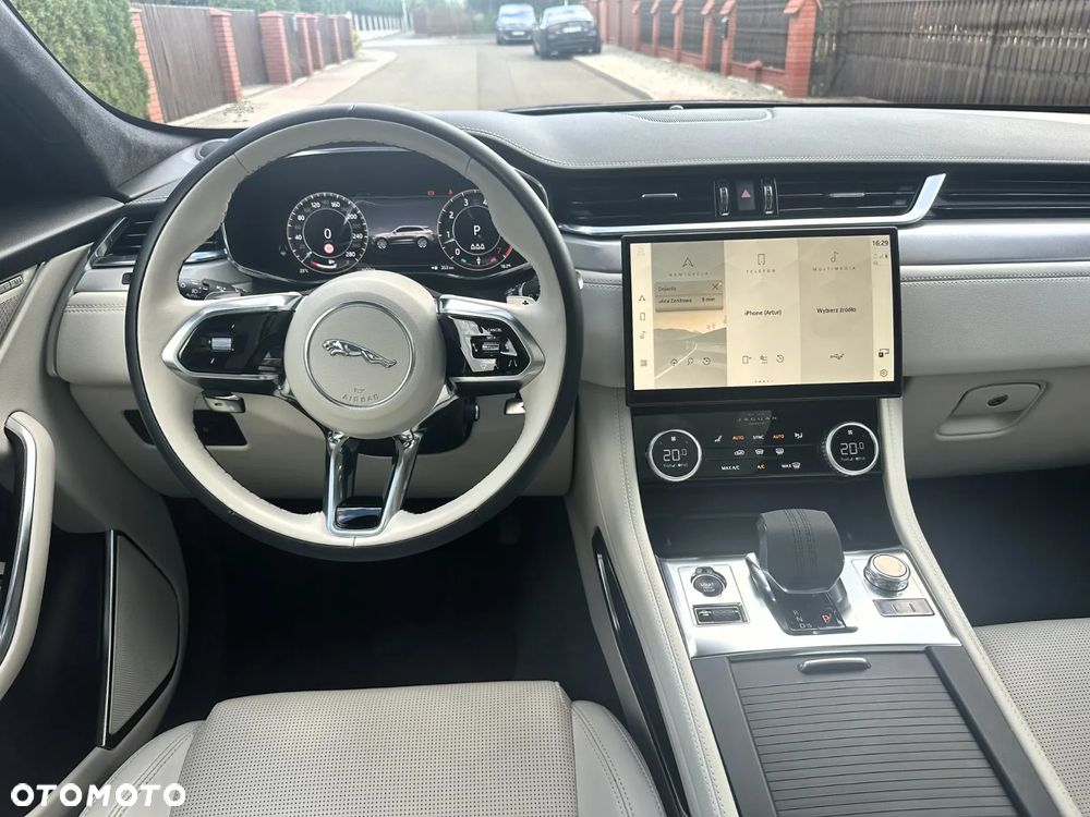Jaguar F-Pace - 16