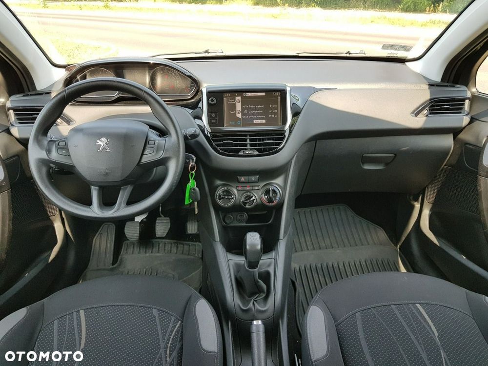 Peugeot 208 - 12